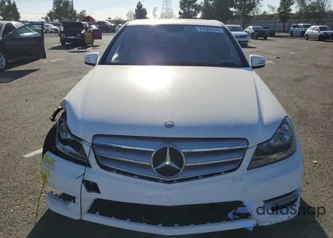 2013 Mercedes-Benz C 250 из США, поврежденный, VIN WDDGF4HB3DA844565